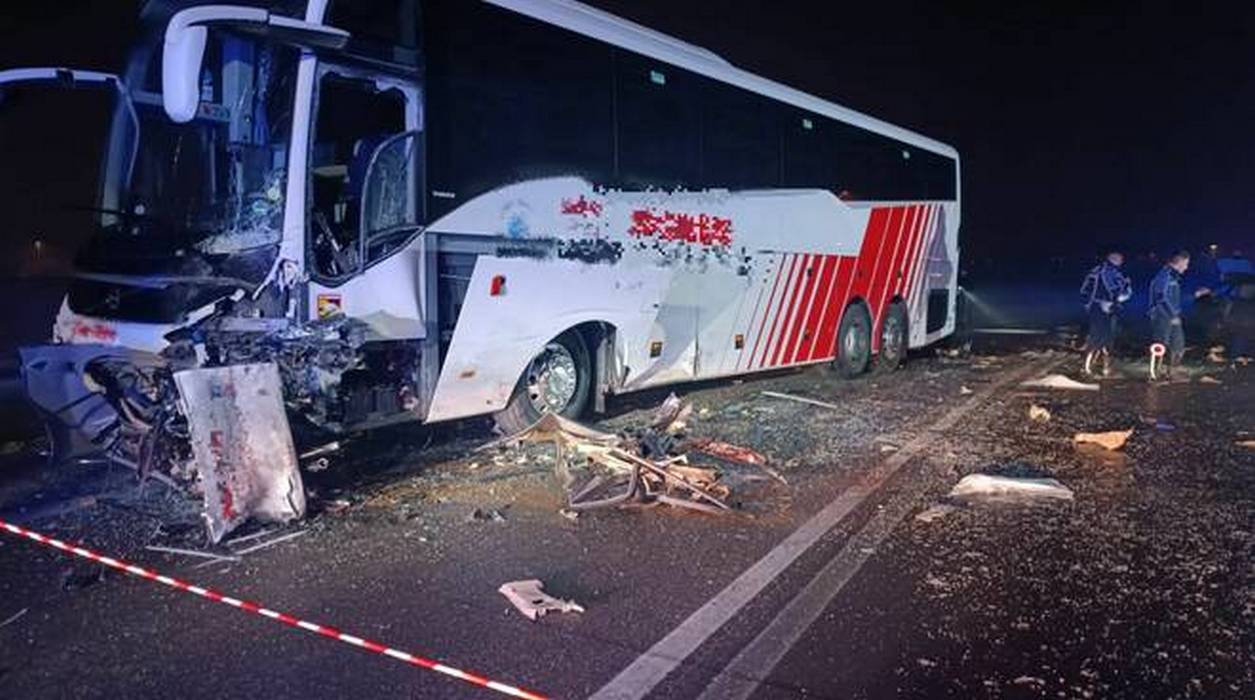 tangenziale piacenza auto contro bus morto