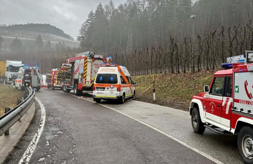 trento incidente auto camion morto