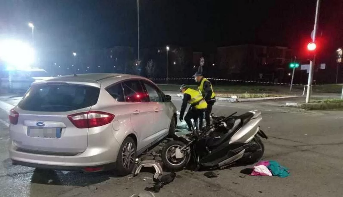 auto travolge scooter morto modena 21 febbraio