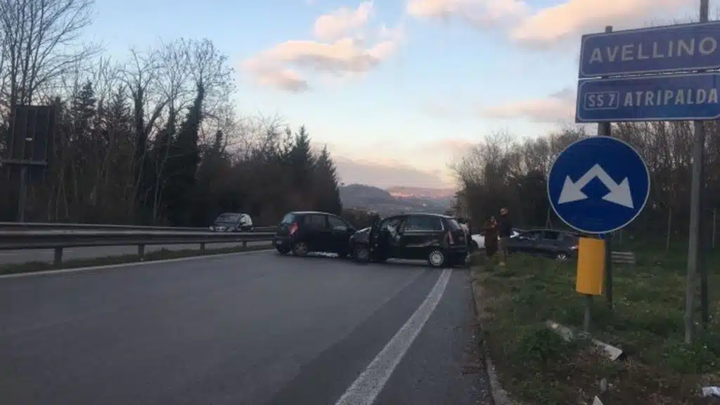 incidente variante atripalda oggi 5 febbraio