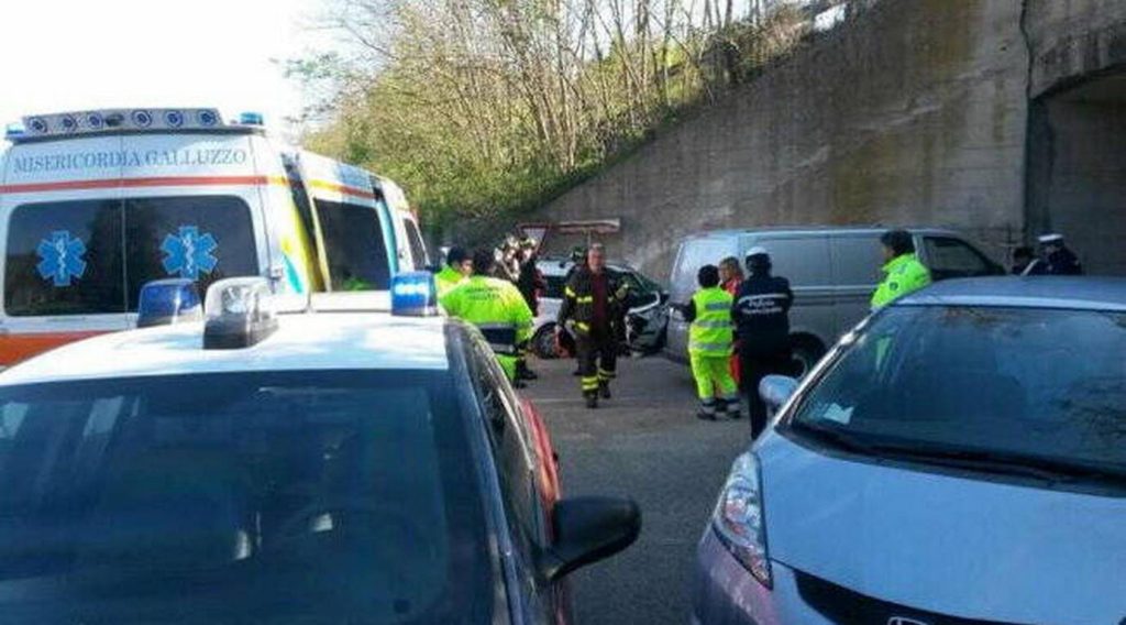 perugi auto contro ambulanza morto feriti 7 febbraio