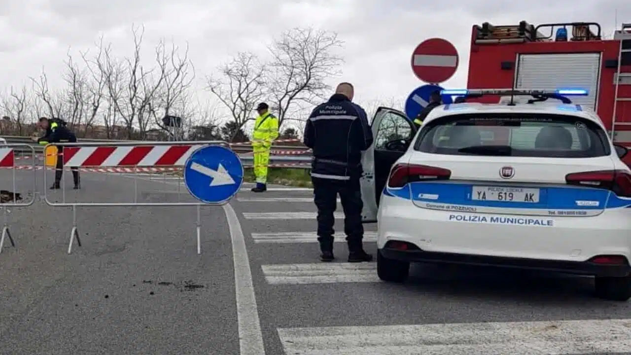 Pozzuoli voragine strada statale Domitiana