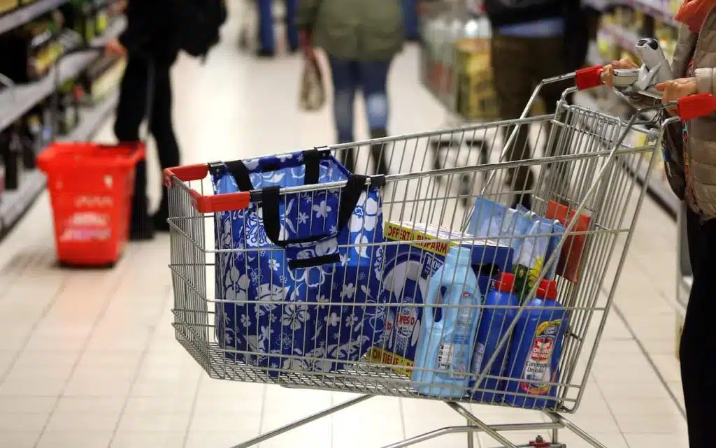 supermercati negozi sciopero vigilia pasqua 30 marzo 2024