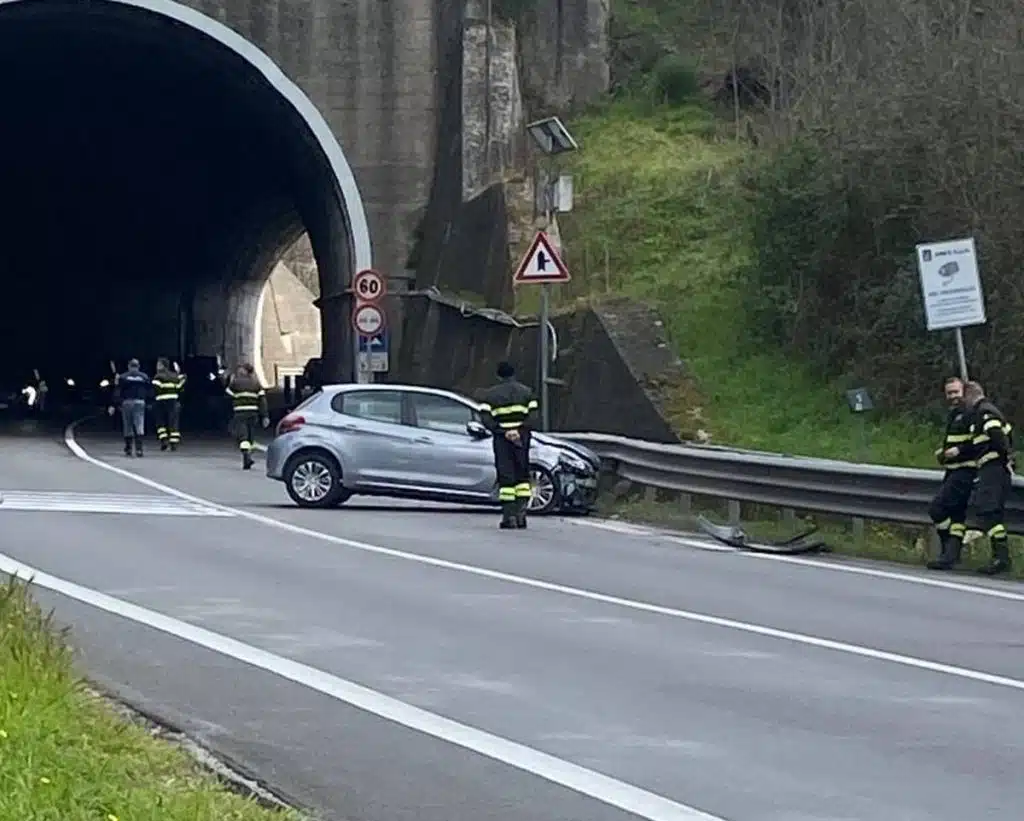 atripalda auto contro guardrail ofantina 17 marzo