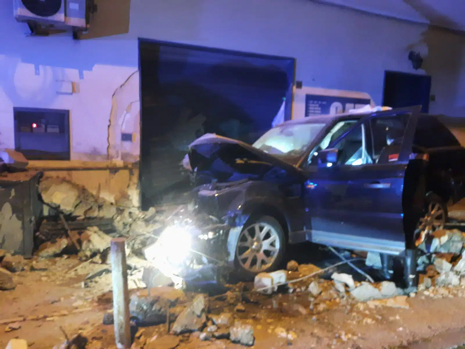 boscoreale auto contro muro ferita 21 marzo