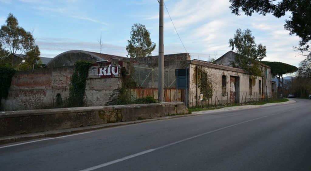 paestum crolla muro edificio ex cirio