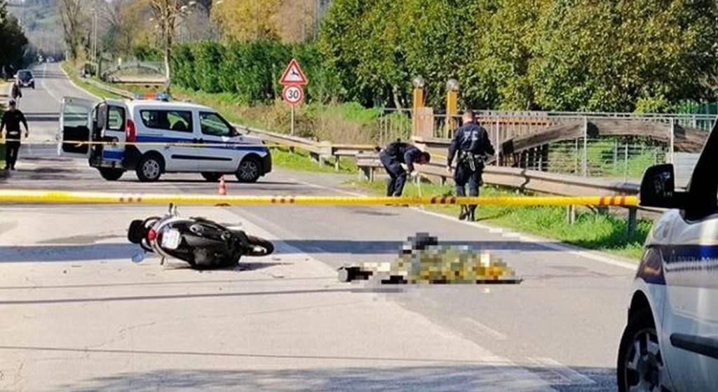 roma incidente scooter furgone morta oggi 13 marzo