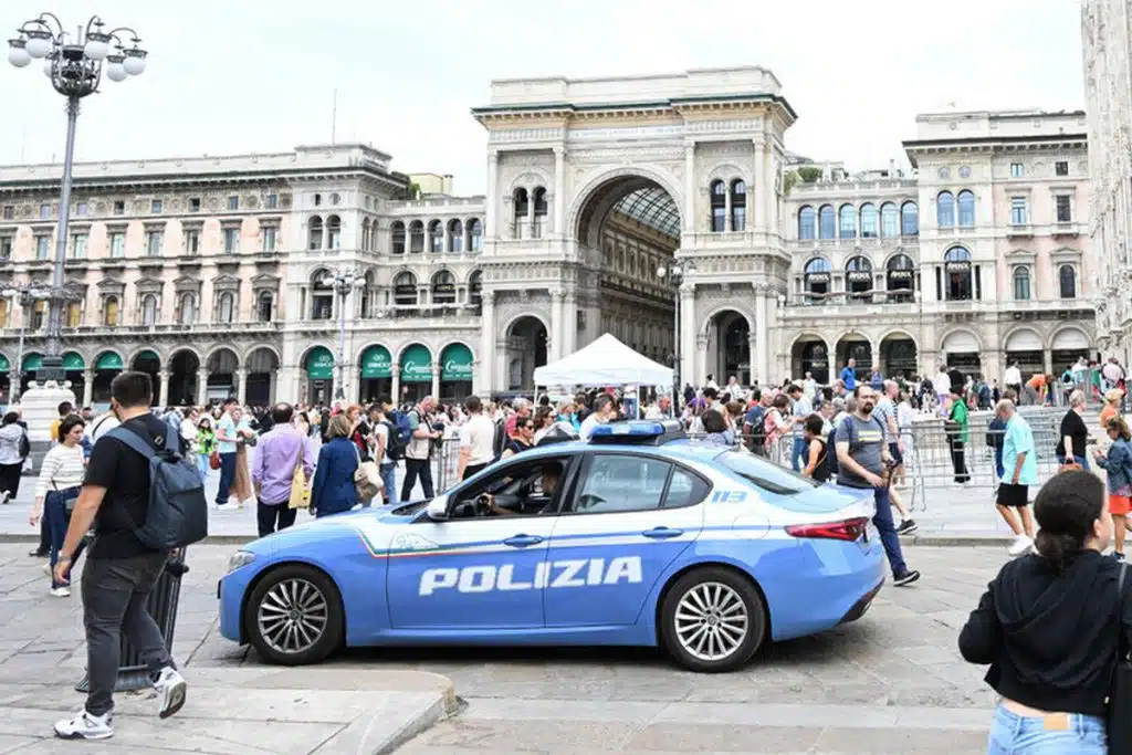 milano molesta ragazza arrestato giornata festa donne 8 marzo