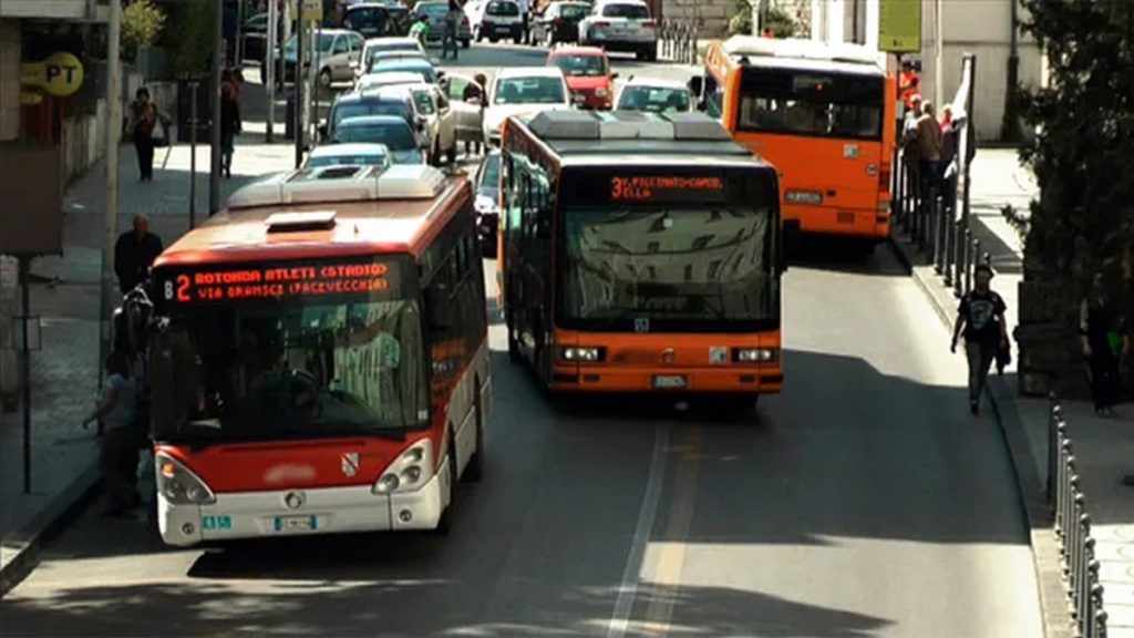 autista autobus aggredito benevento volume cellulare 4 marzo