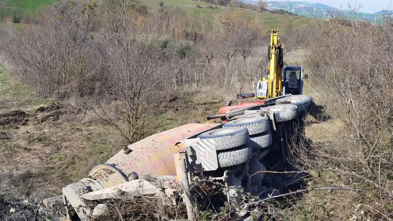 incidente lavoro Avellino morto autista