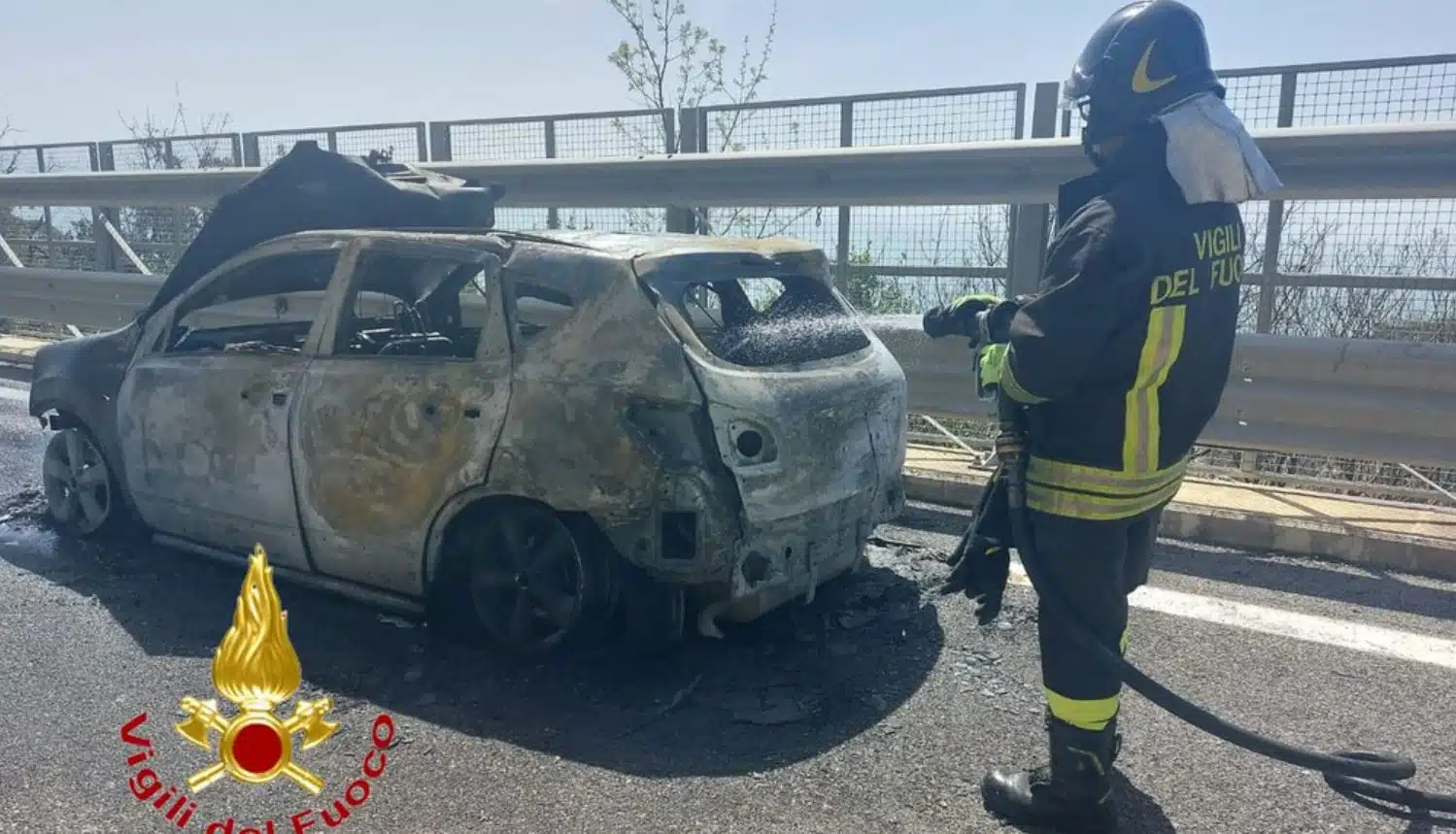 salerno vietri mare autostrada incendio auto