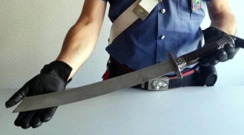 Castellammare Stabia pistola machete casa