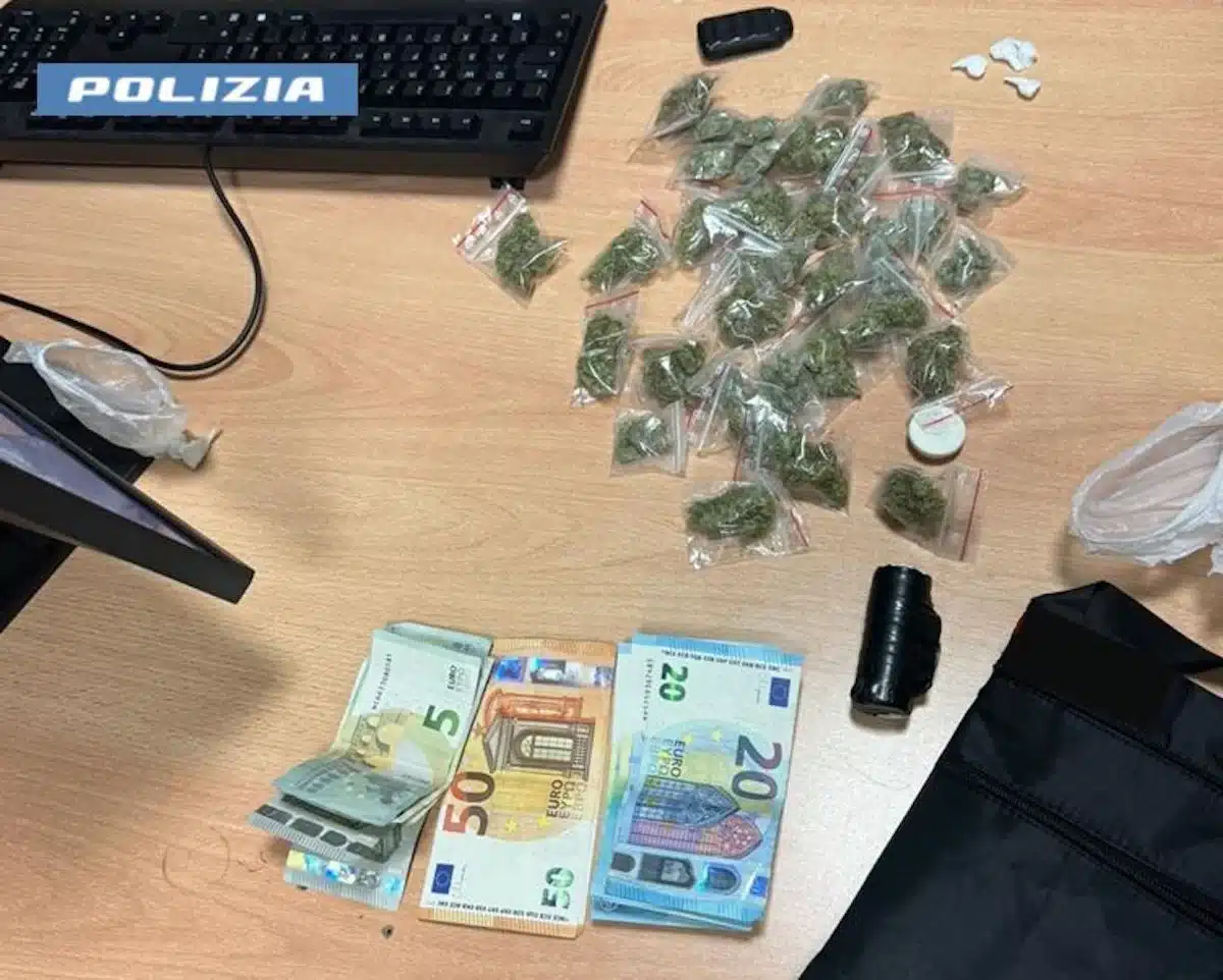 napoli spaccio droga arrestato 7 marzo