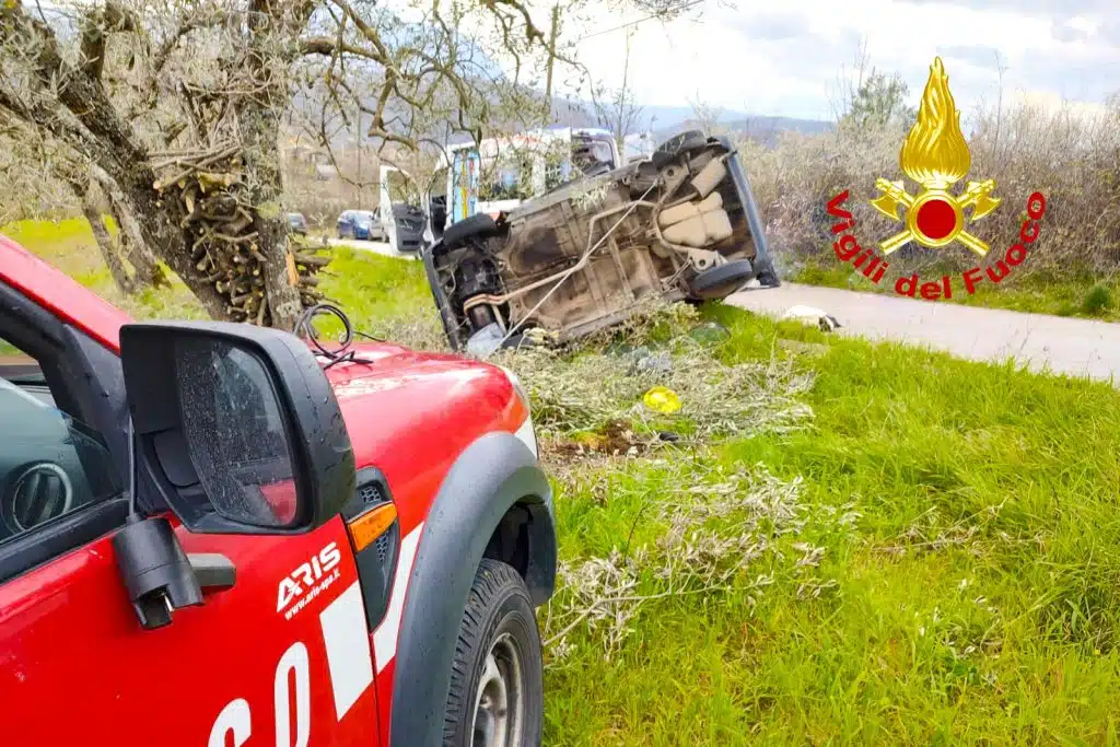 auto si ribalta gesualdo feriti oggi 16 marzo