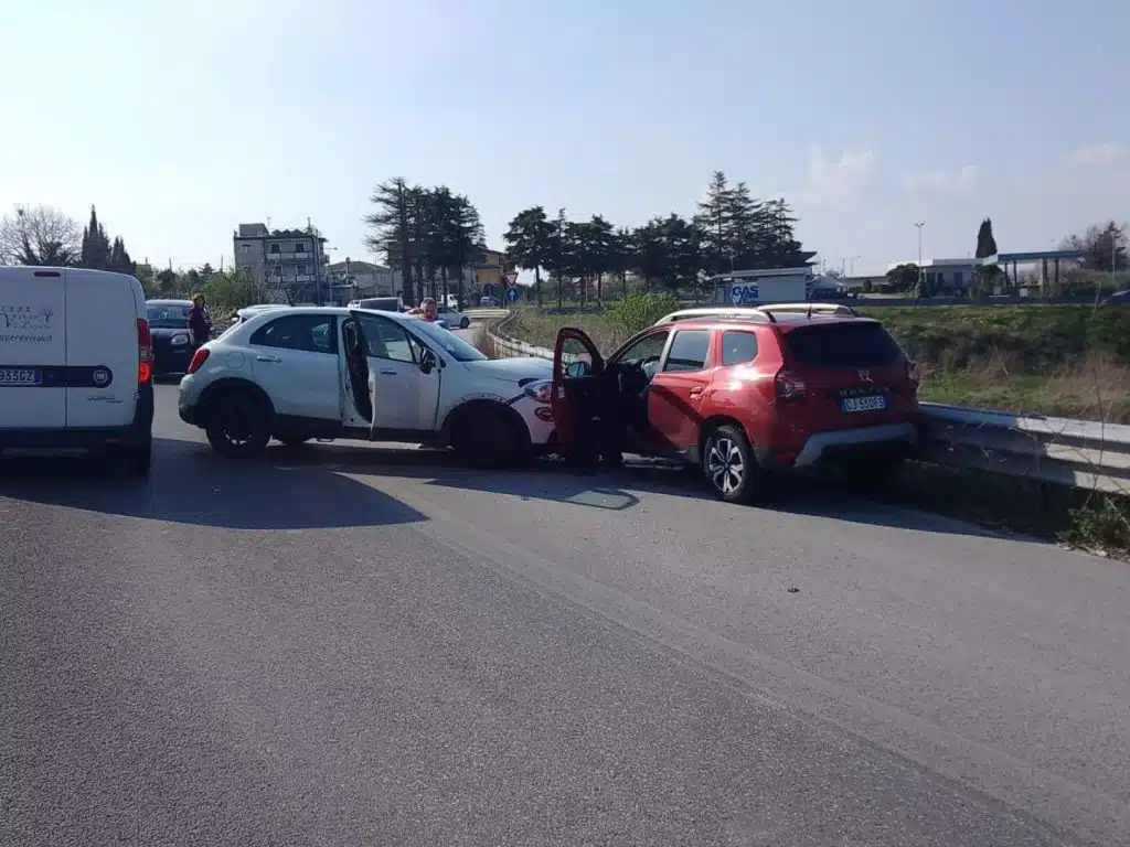 benevento incidente frontale tangenziale oggi 21 marzo