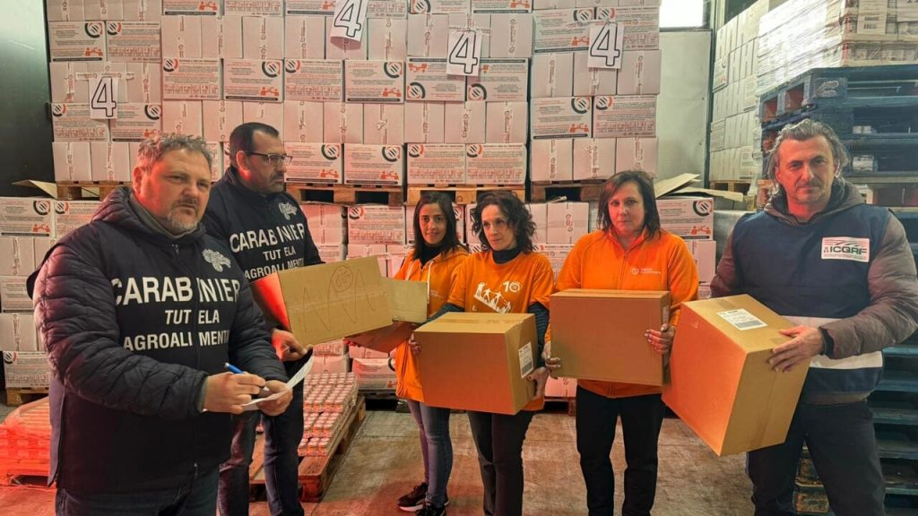 Banco Alimentare Campania donate lattine