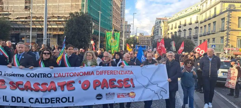 napoli protesta autonomia differenziata