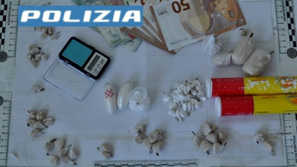 spaccio droga castel volturno arrestato pusher polizia bici