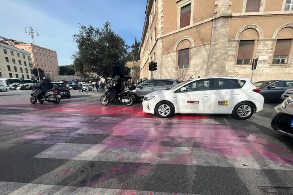 roma vernice viola fucsia strisce danza pizzica