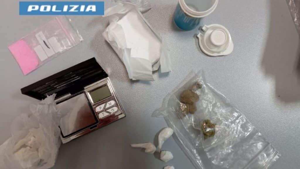 napoli droga casa arrestato 1 marzo 2024