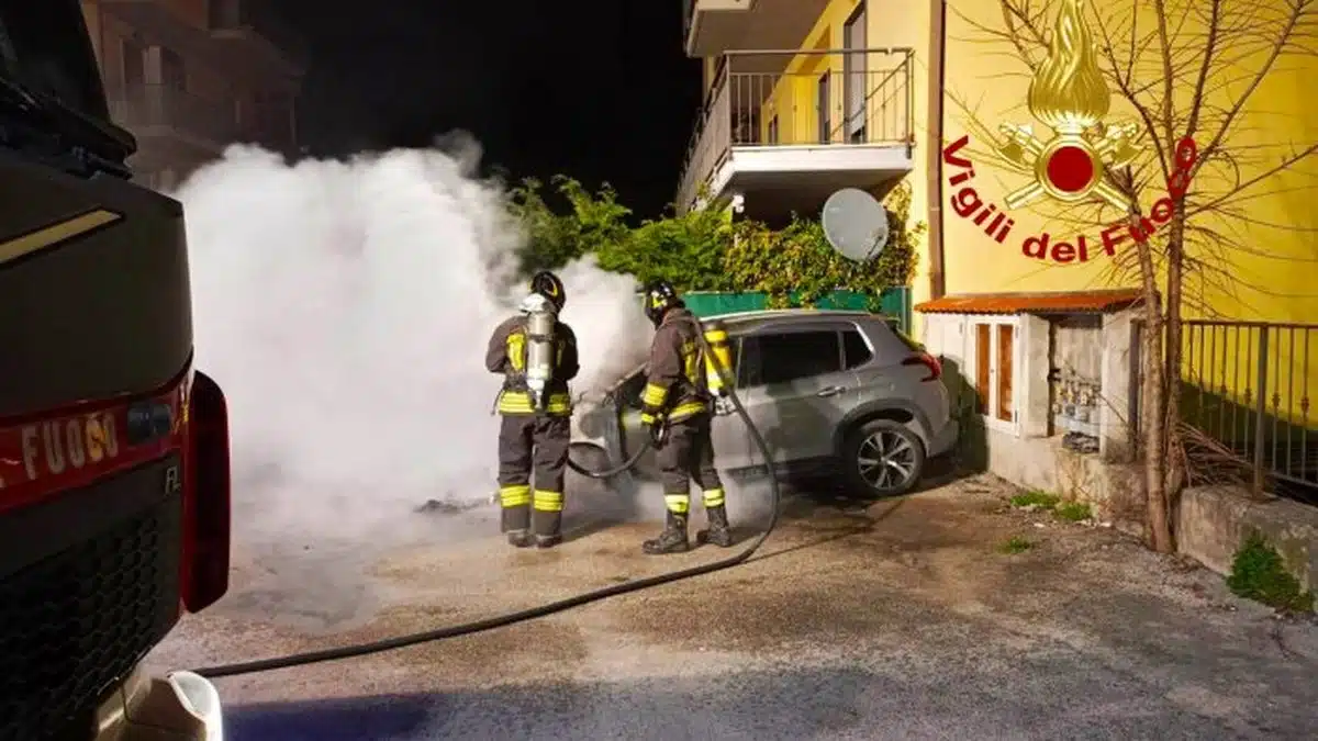 incendio auto aiello del sabato oggi 18 marzo