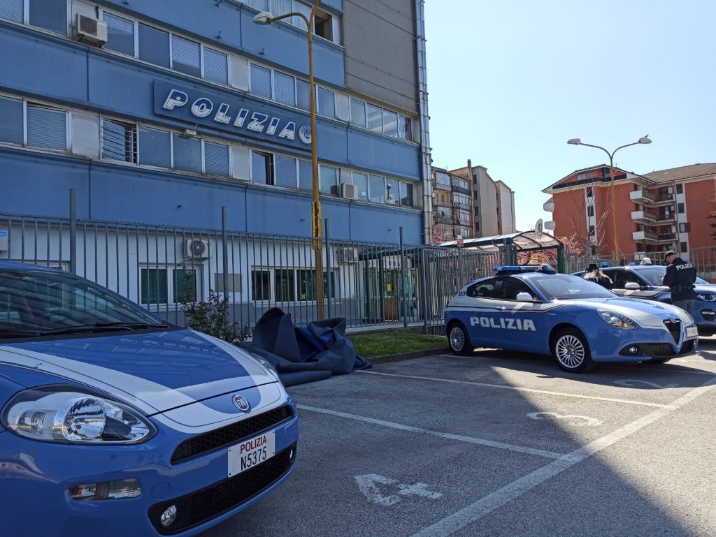 attrezzi atti scasso auto foglio via obbligatorio pregiudicati avellino