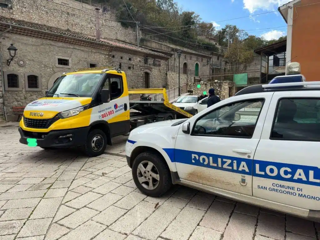 auto senza revisione targa radiata valle del sele tanagro sanzionato