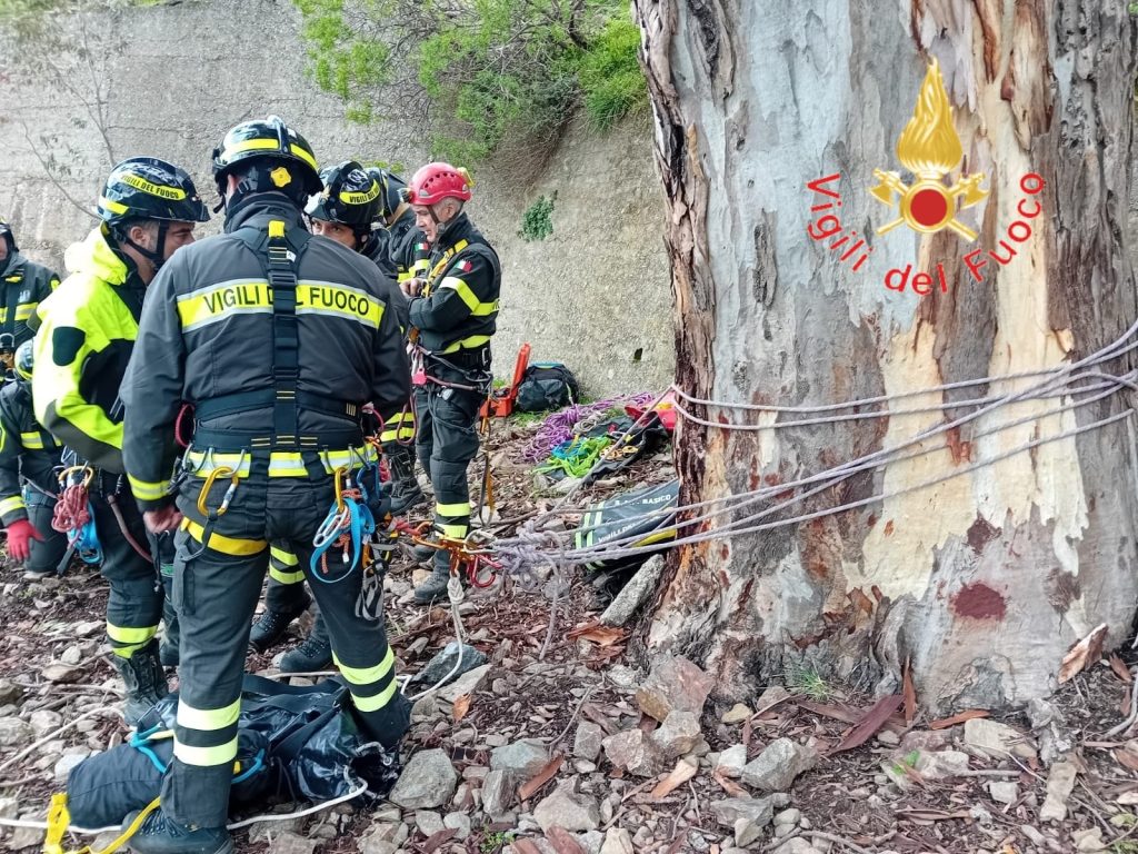 reggio calabria morto precipitato scarpata 13 marzo