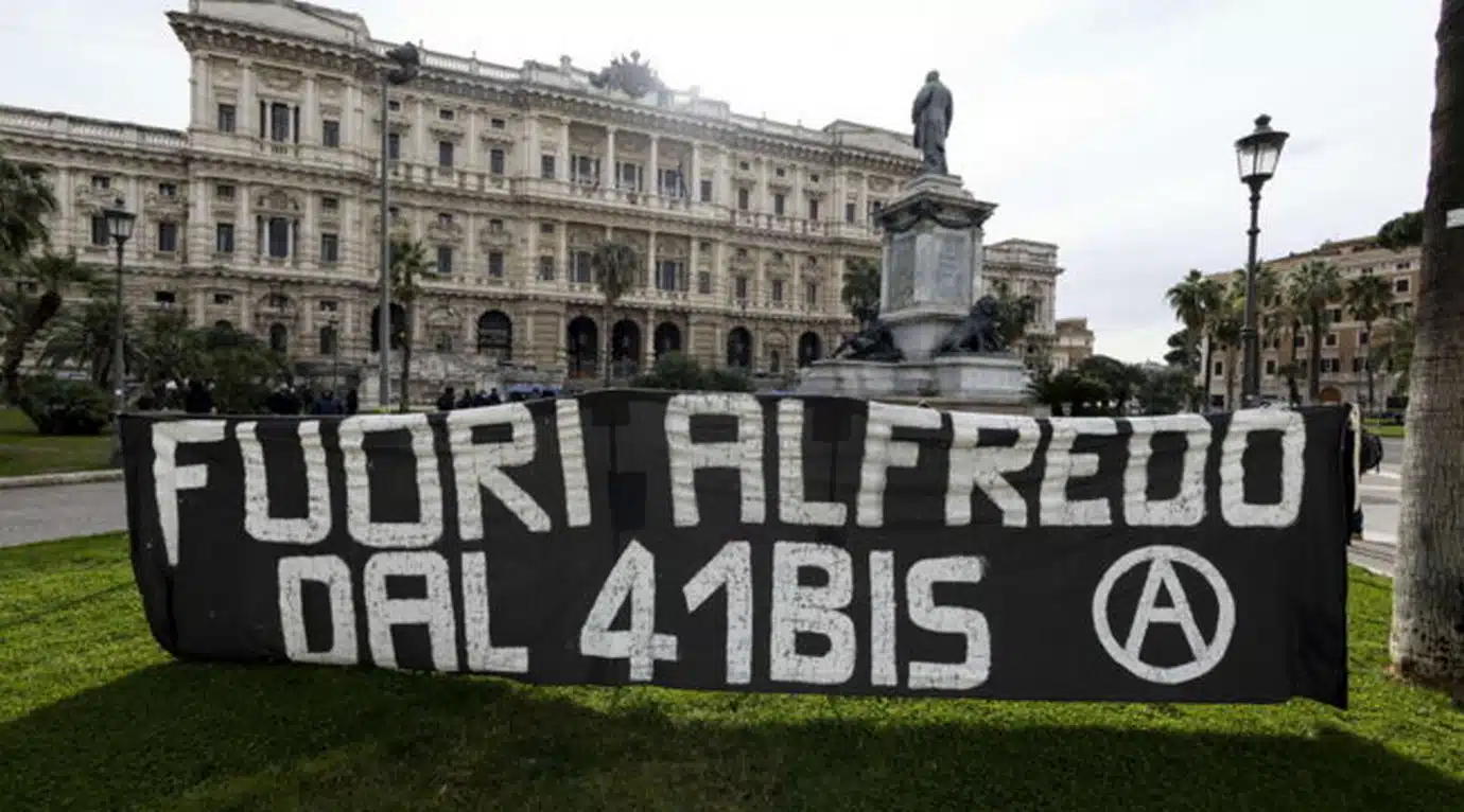 torino scontri durante corteo alfredo cospito arresti indagati