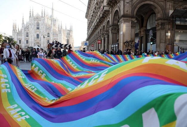 pisa trans decide diventare donna viene licenziata