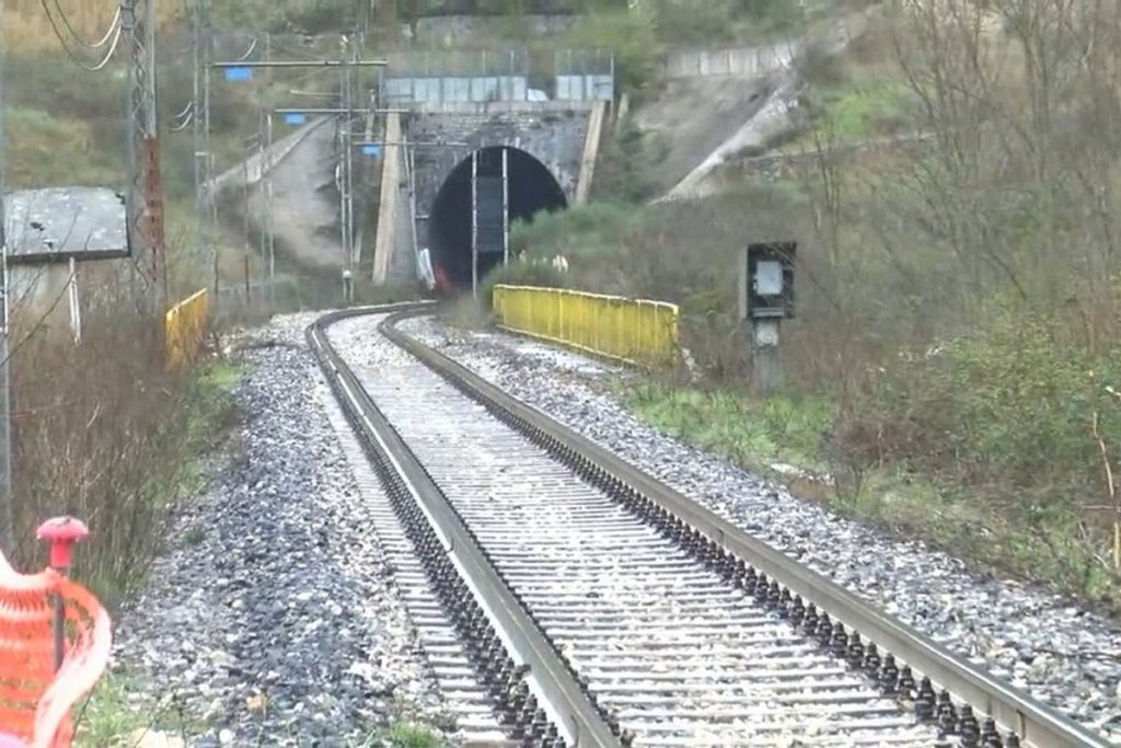 frana irpinia riaperto tratto ferroviario caserta foggia