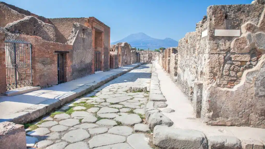 turisti vesuvio parchi archeologici pasqua 2024