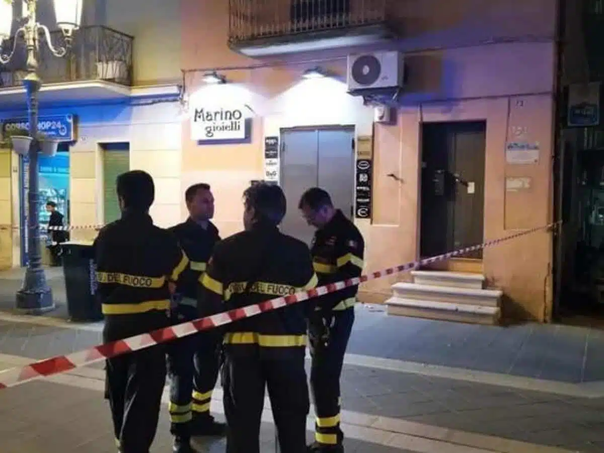 bomba esplosa davanti gioielleria san giovanni rotondo