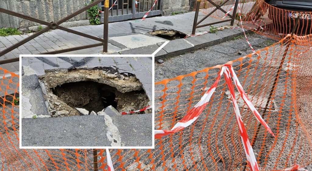 napoli voragine davanti liceo sannazaro