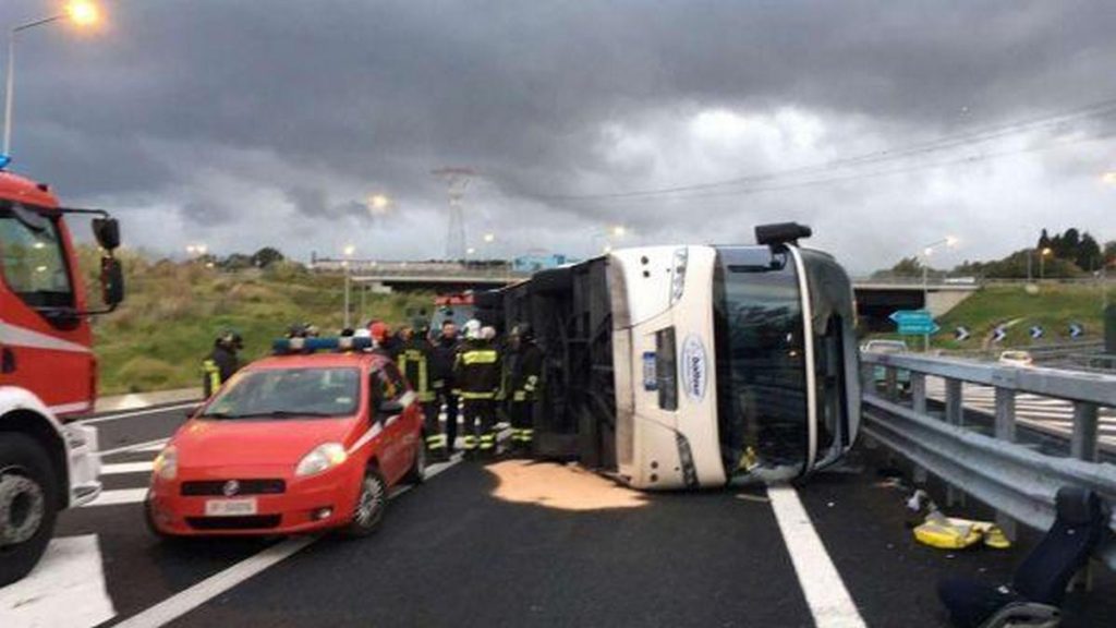 enna pullman si ribalta autostrada a19 bilancio feriti