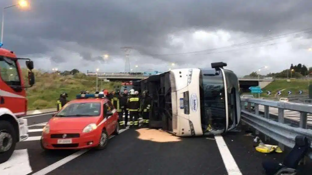 enna pullman si ribalta autostrada a19 bilancio feriti