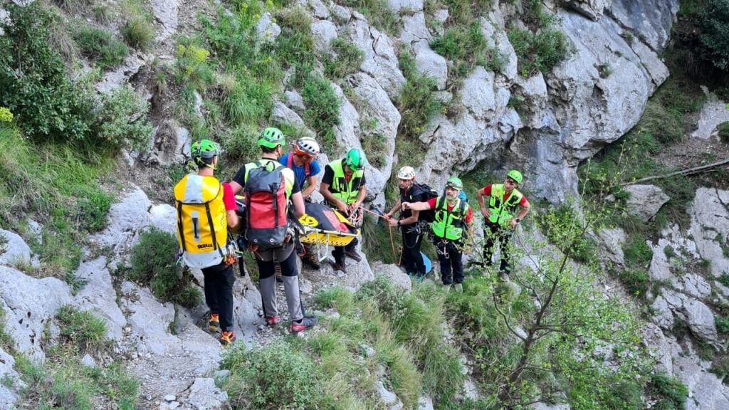 sant'angelo lombardi anziano precipita parete rocciosa morto