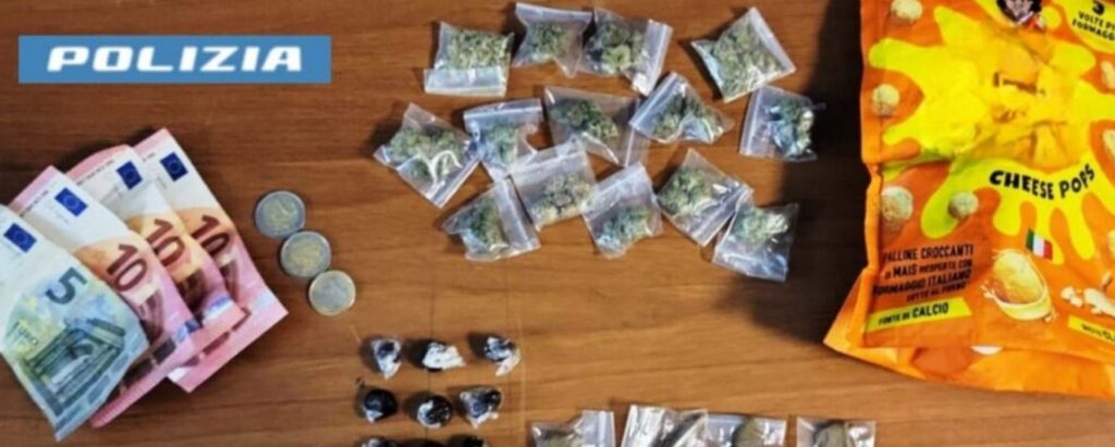 napoli dosi marijuana busta patatine arrestato