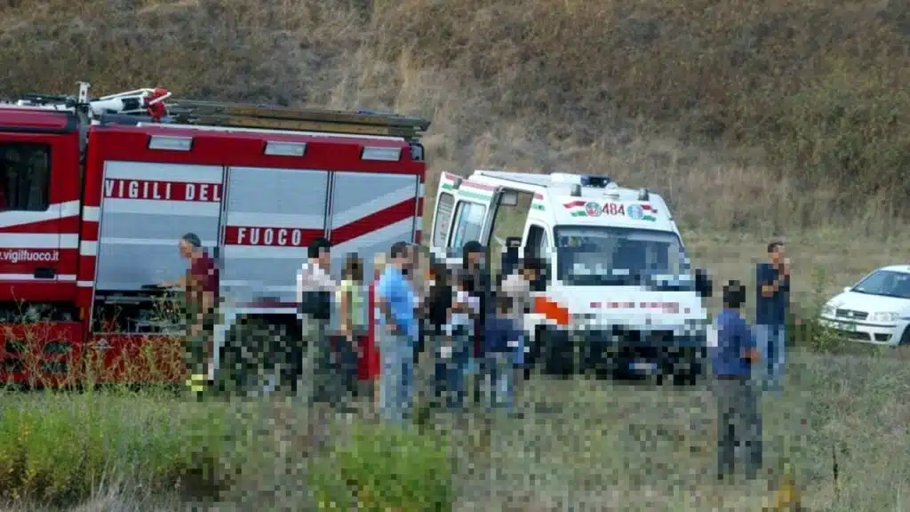 sardegna camionetta vigili del fuoco travolto auto morta cosa è successo 11 aprile