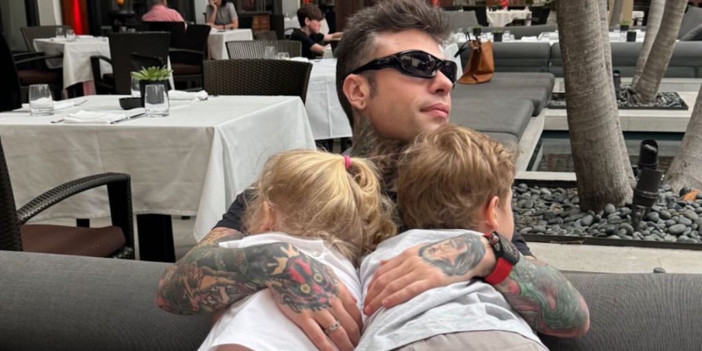 fedez spiaggia leone vittoria