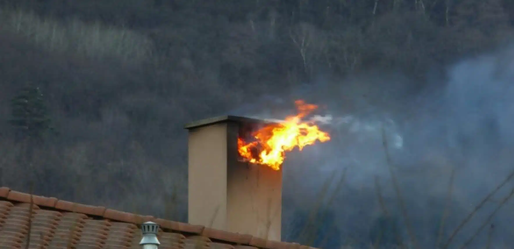 Napoli incendio palazzina