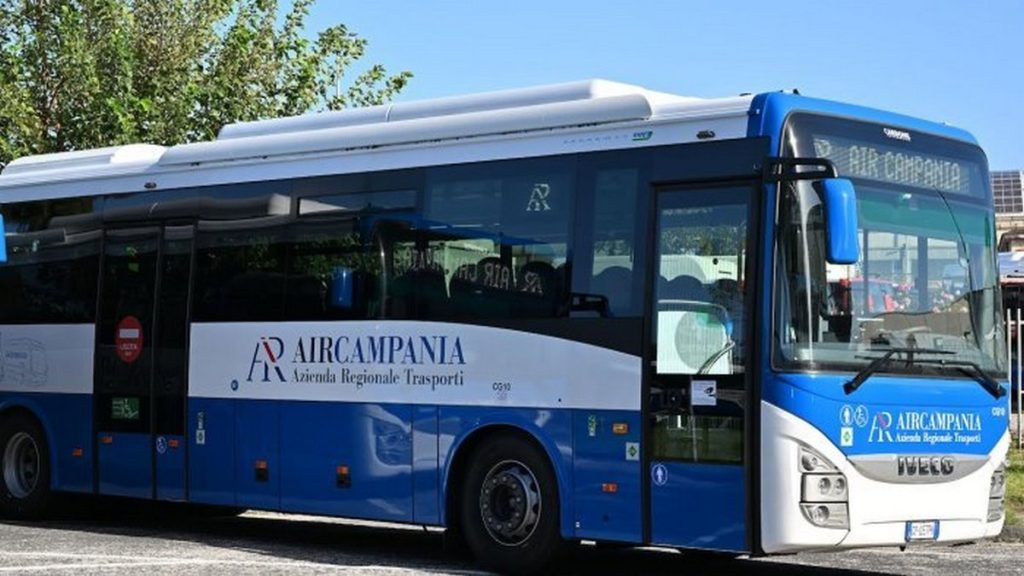 napoli autista air campania minacciato bottiglia rotta