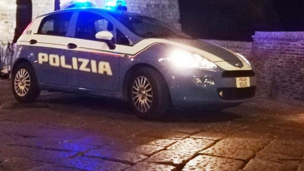 napoli rapina aggressione poliziotti arrestato