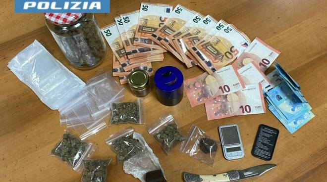 spaccio droga napoli arrestato 13 aprile