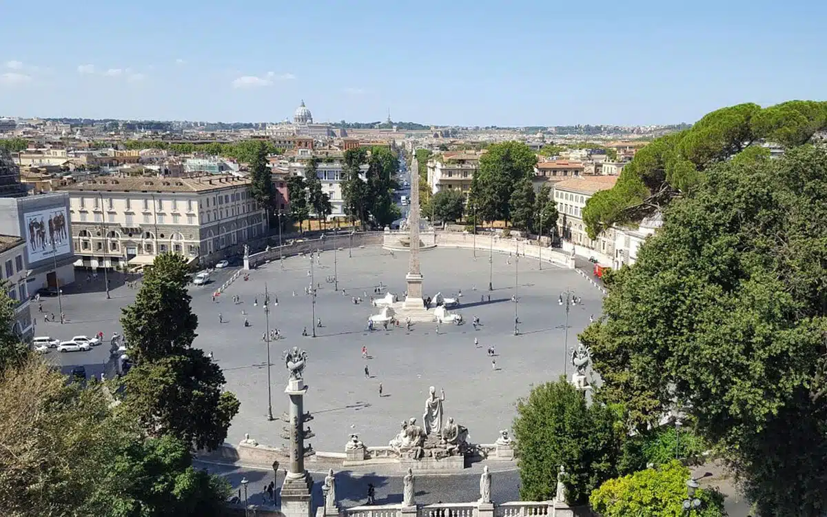 Roma ragazza cade terrazza Pincio