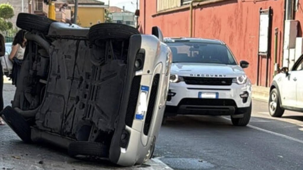 sant'egidio monte albino auto si ribalta 14 aprile