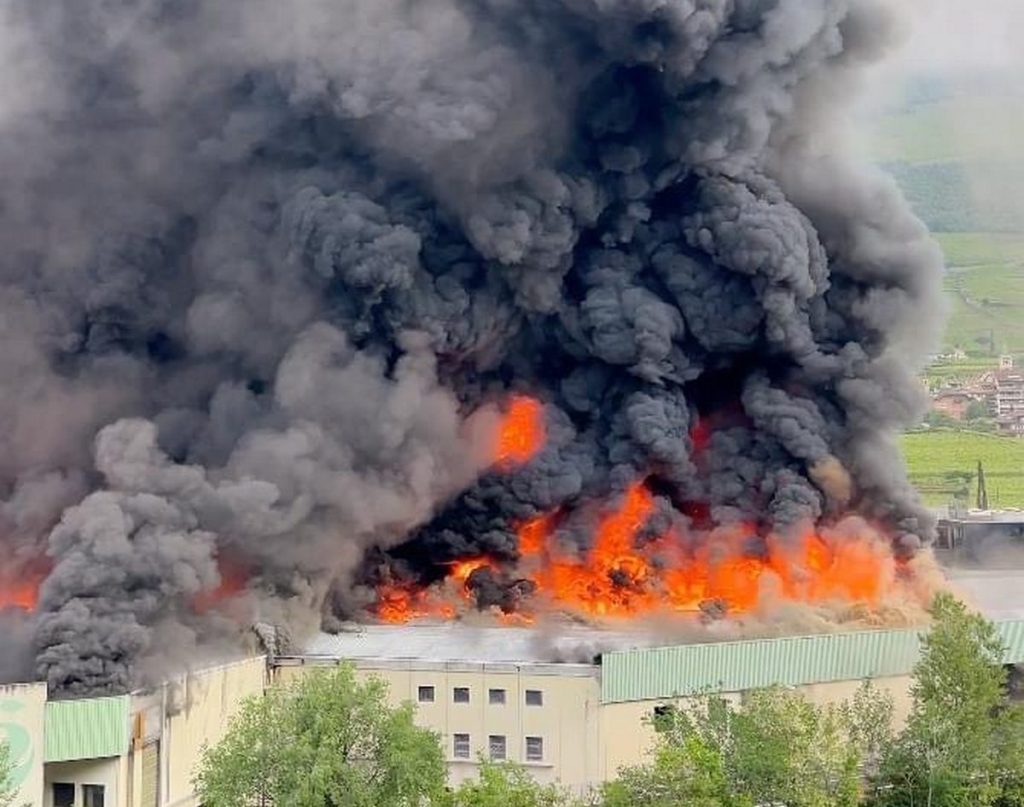 Bolzano incendio stabilimento Alpitronic