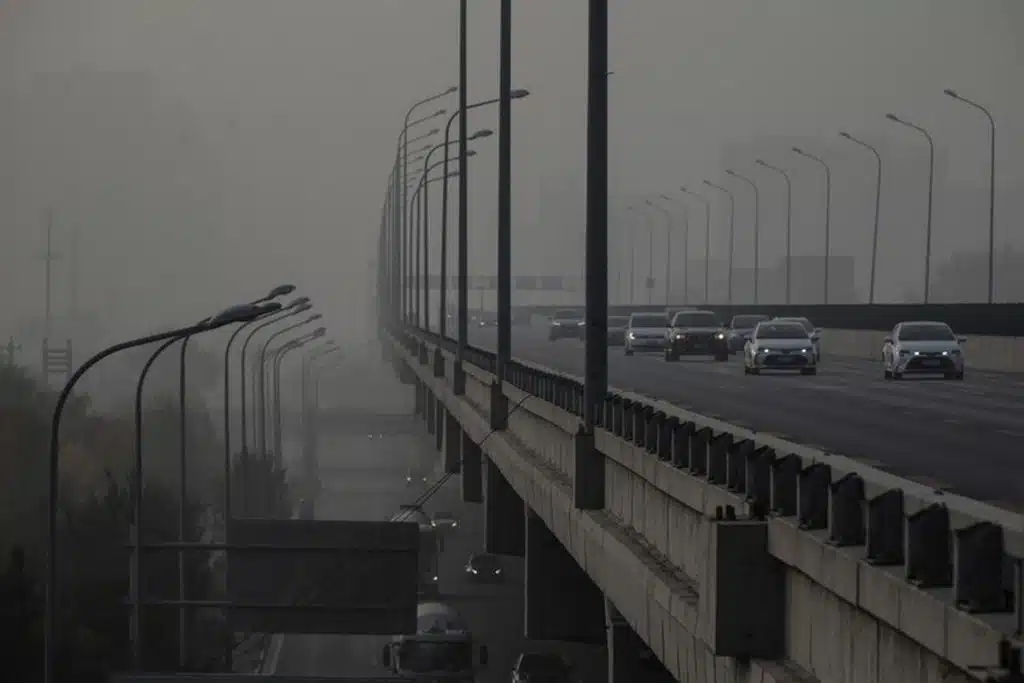 crolla autostrada cina morti feriti bilancio 1 maggio 2024