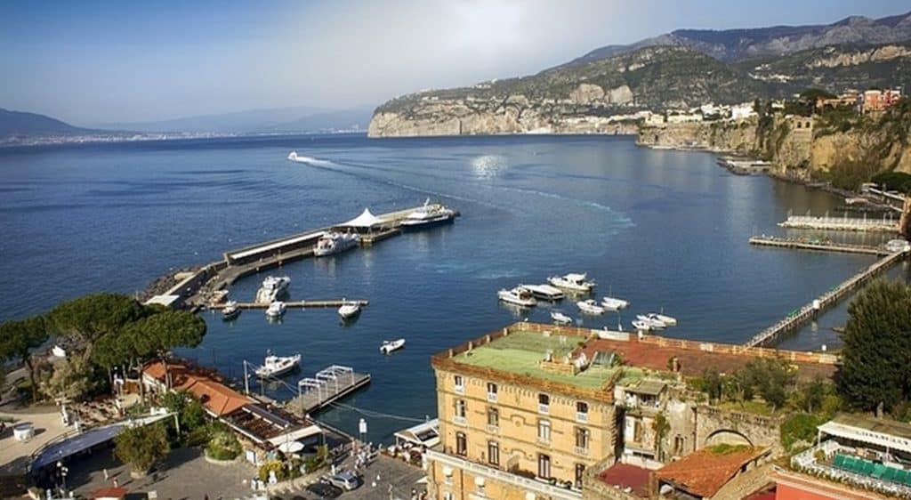 positano sorrento jet sbanda imbarca acqua feriti