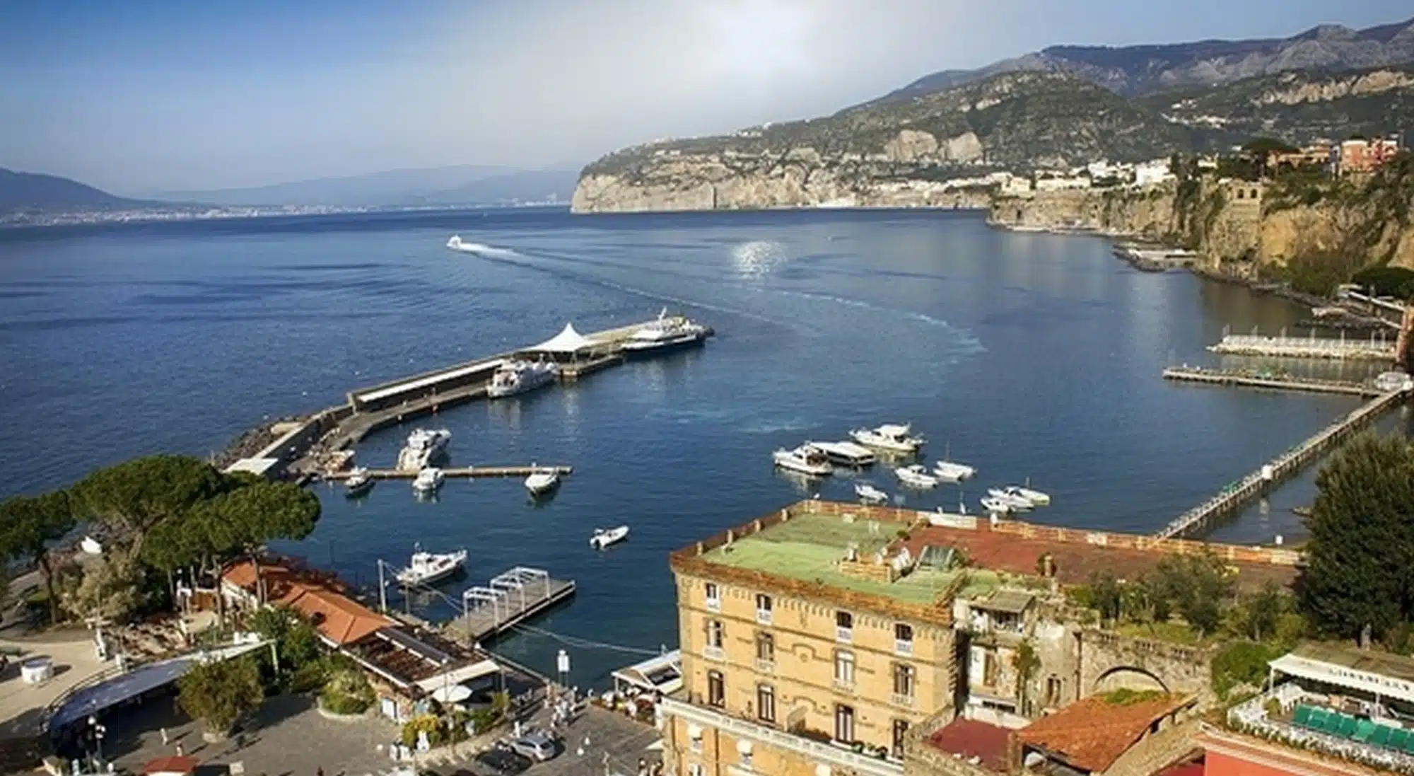 positano sorrento jet sbanda imbarca acqua feriti